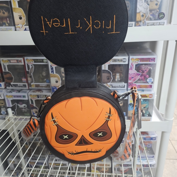 Trick Or Treat Loungefly SAM Bag/ Purse - Picture 5 of 6
